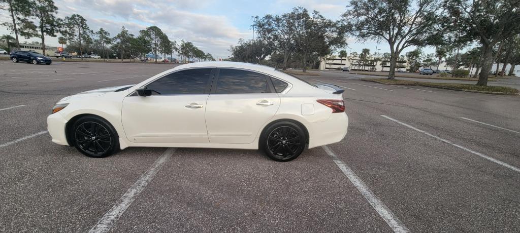 2017 Nissan Altima photo