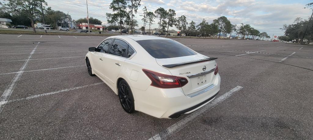 2017 Nissan Altima photo