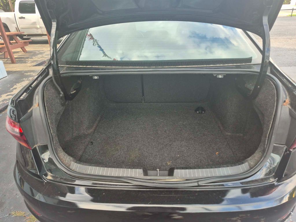 2019 Volkswagen Jetta - $9,495