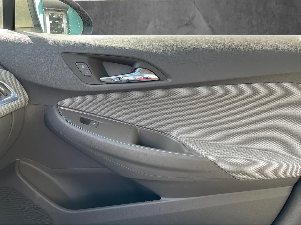 2018 Chevrolet Cruze - $11,977