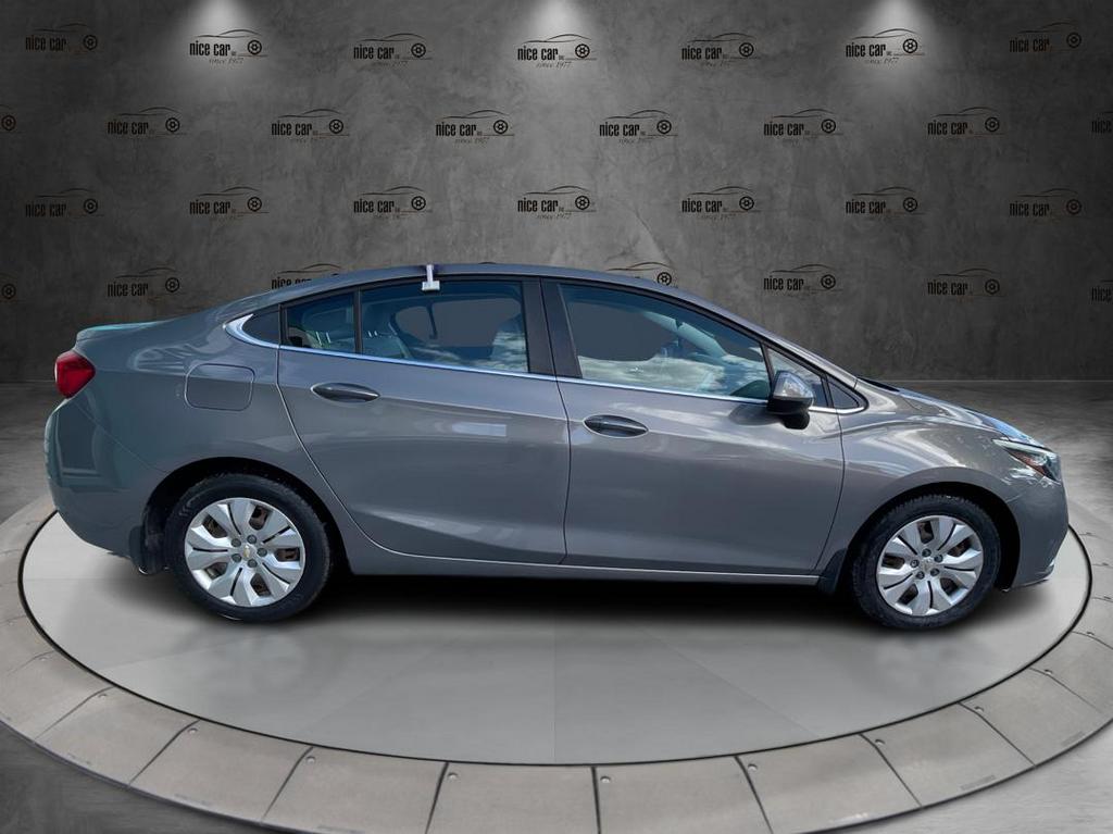 2018 Chevrolet Cruze - $11,977