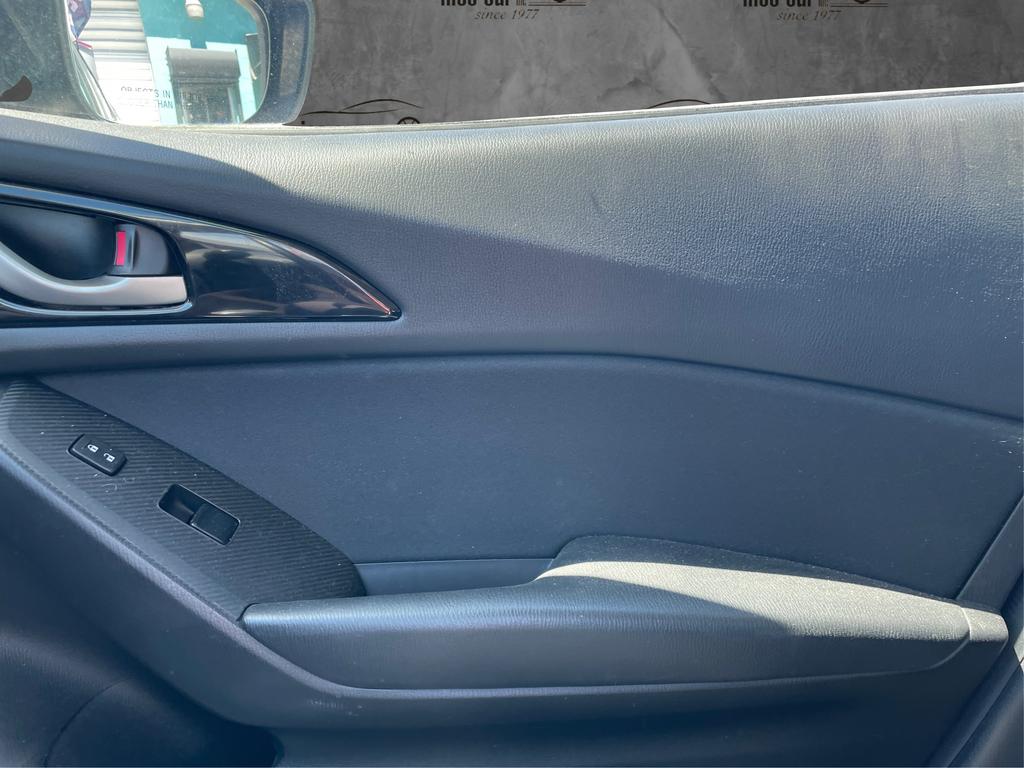 2016 MAZDA MAZDA3 - $10,977