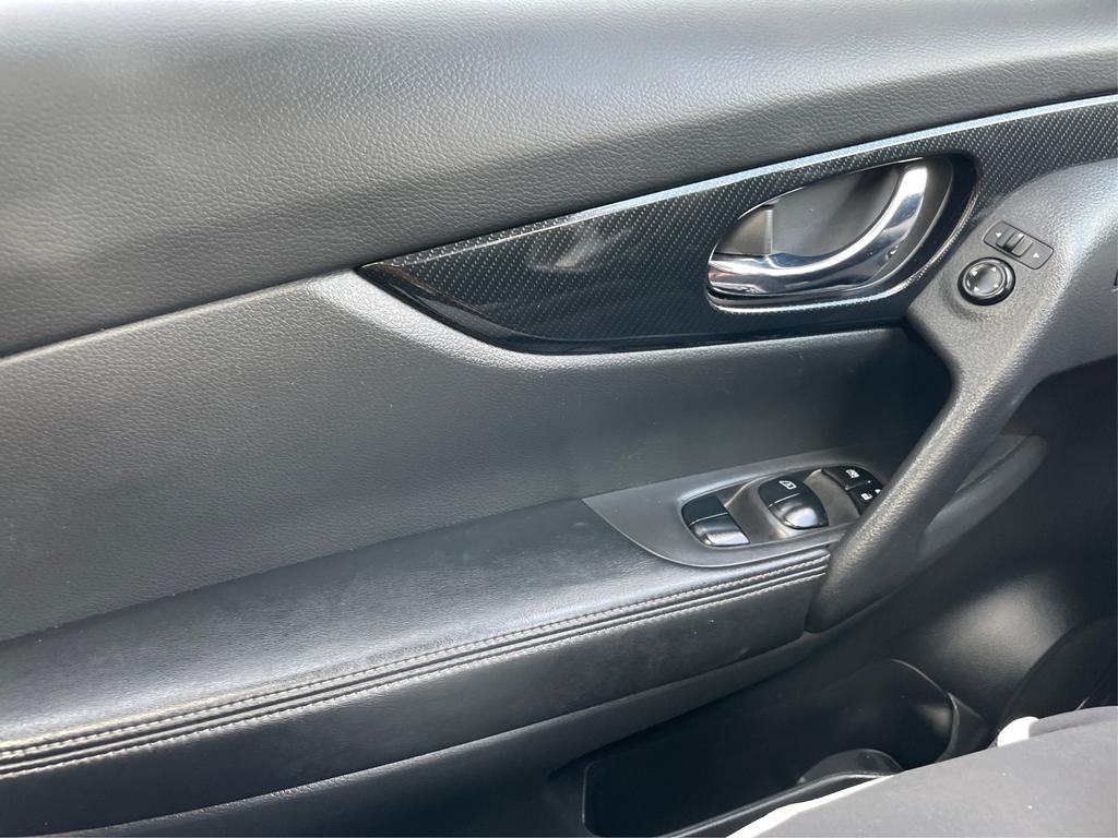 2019 Nissan Rogue - $15,977