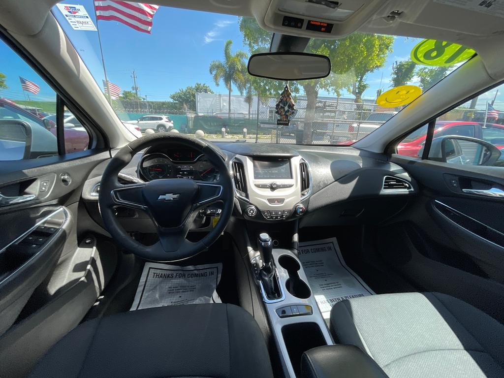2018 Chevrolet Cruze - $11,977
