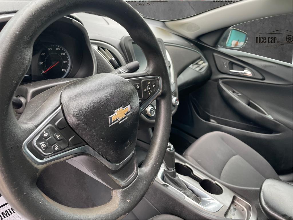 2017 Chevrolet Malibu - $9,977