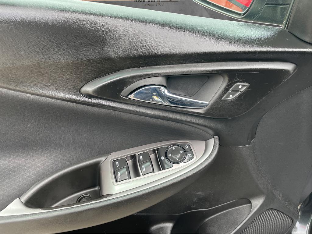 2017 Chevrolet Malibu - $9,977
