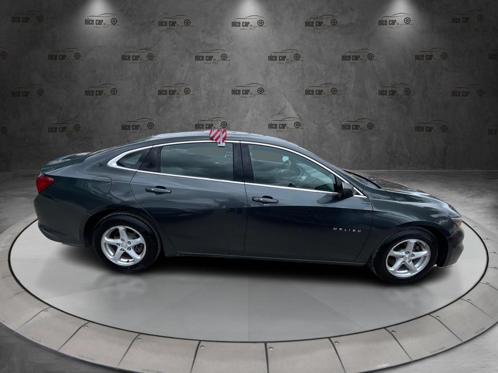 2017 Chevrolet Malibu - $9,977