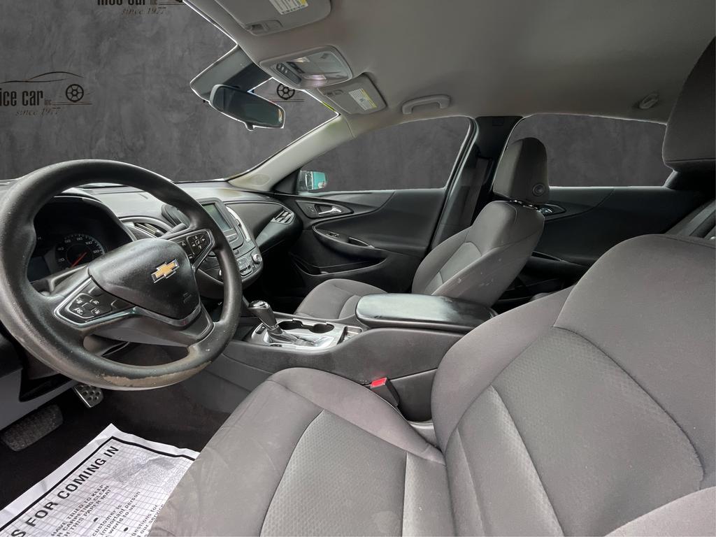2017 Chevrolet Malibu - $9,977