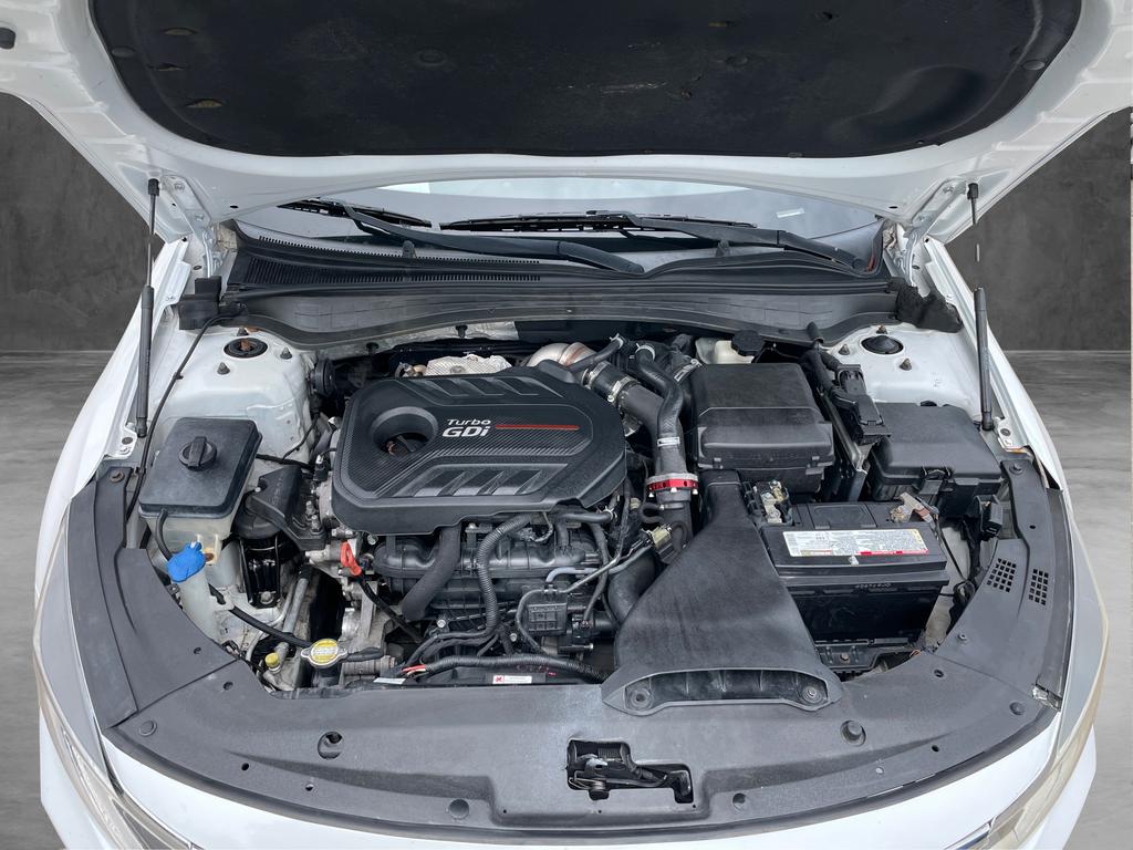 2016 Kia Optima - $11,977
