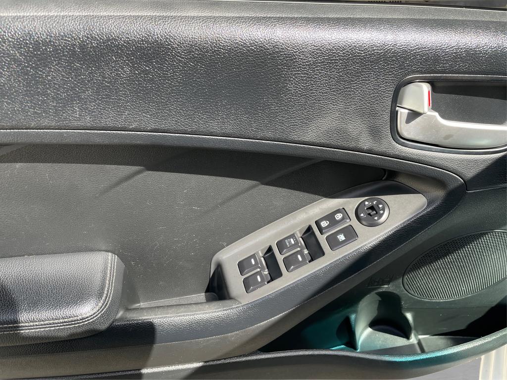 2017 Kia Forte - $9,977