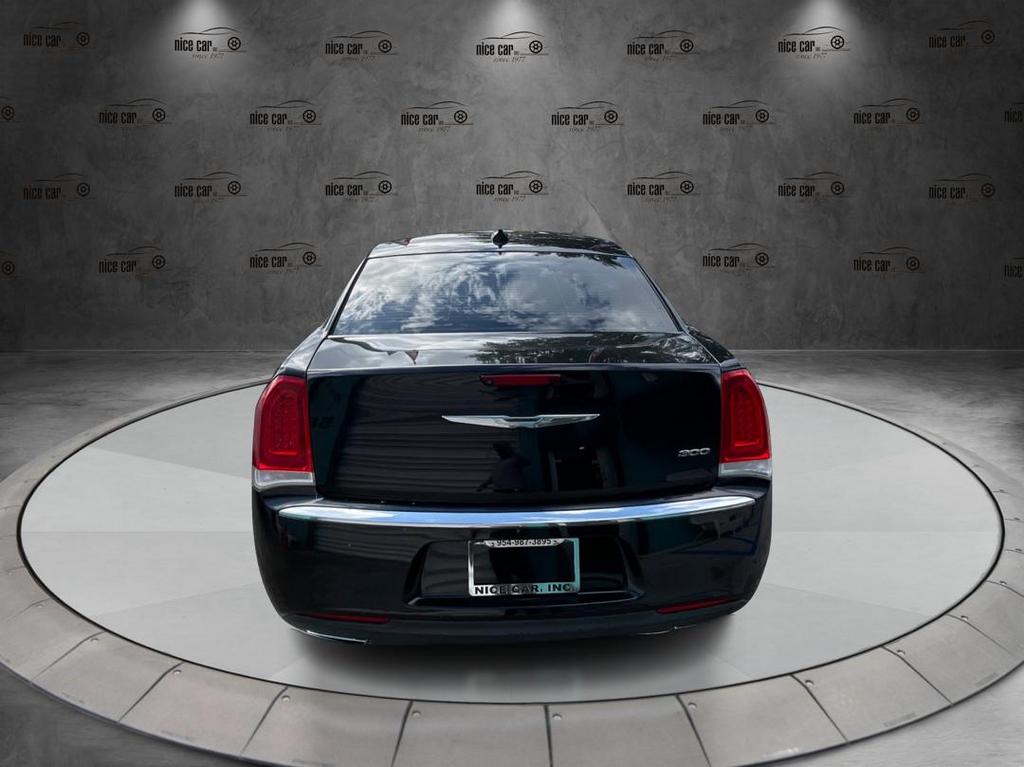 2018 Chrysler 300 - $12,977