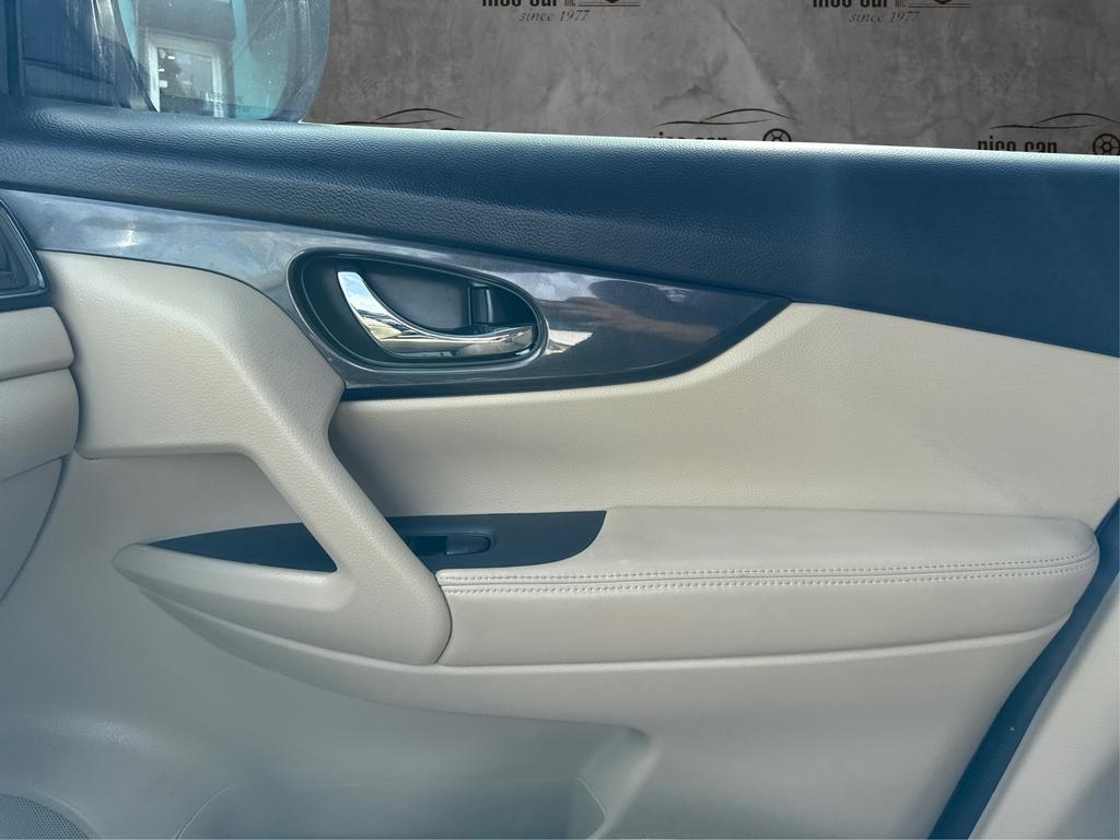 2017 Nissan Rogue - $11,977