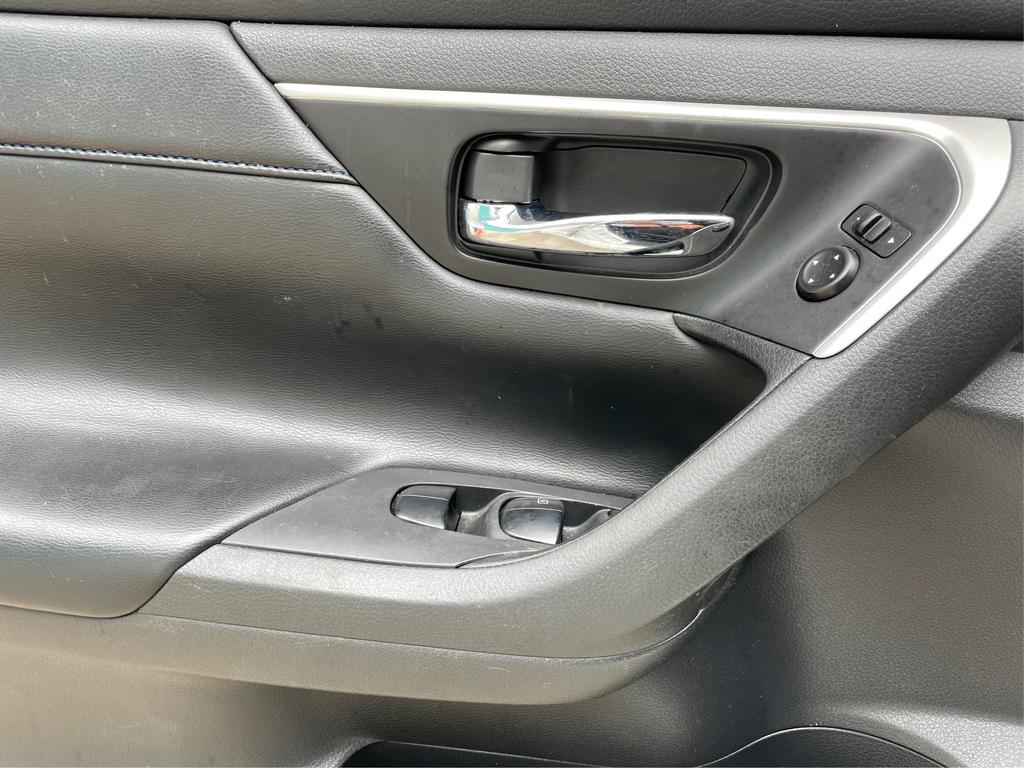 2017 Nissan Altima - $11,977