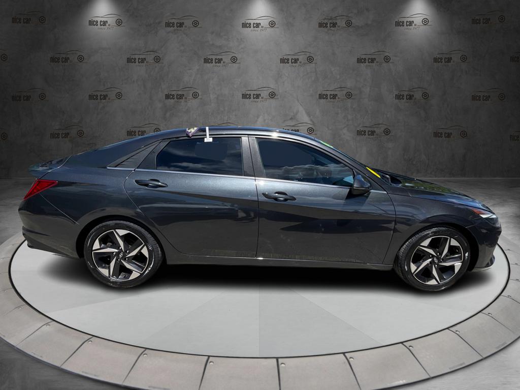 2021 Hyundai Elantra - $15,977