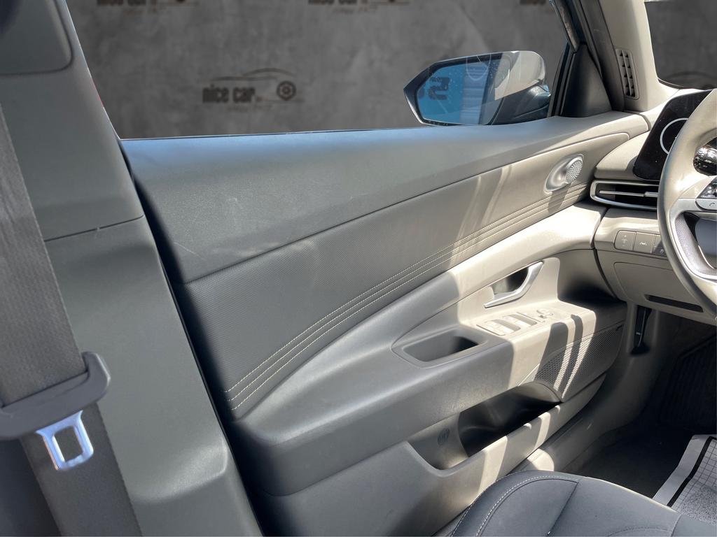 2021 Hyundai Elantra - $15,977