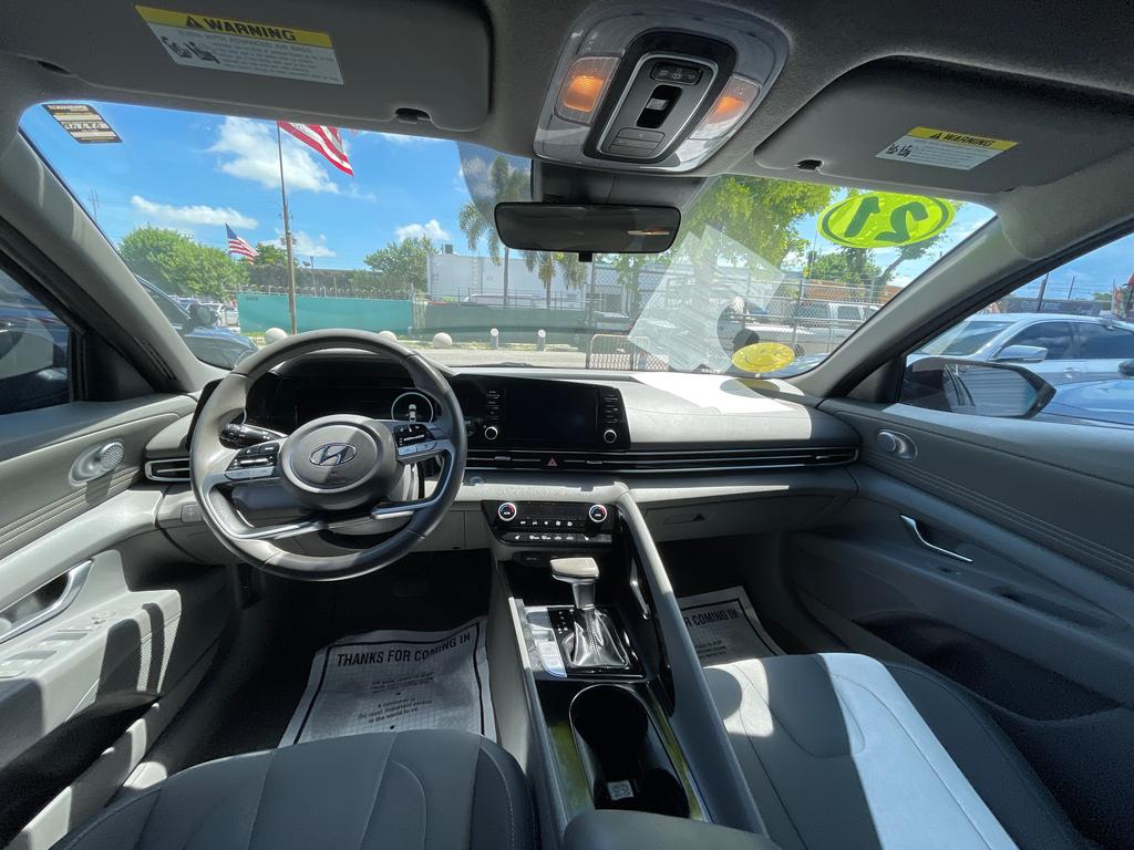 2021 Hyundai Elantra - $15,977