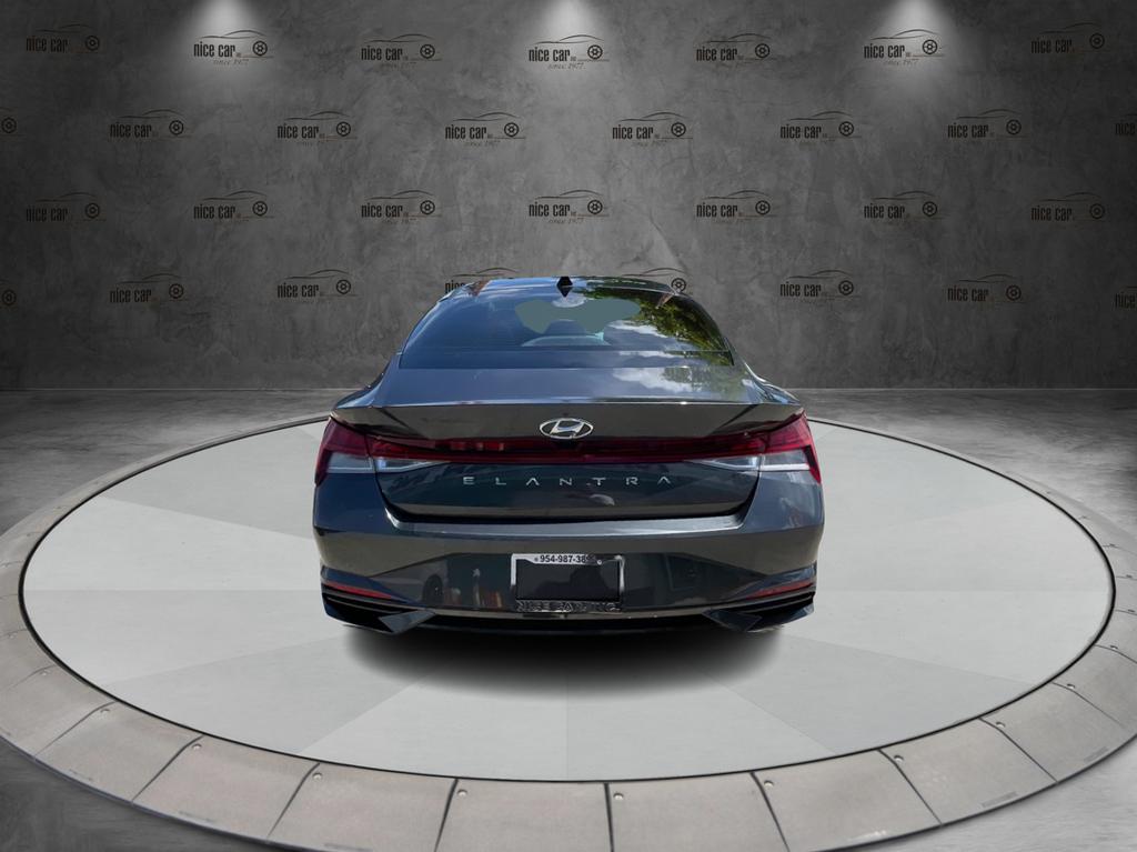 2021 Hyundai Elantra - $15,977