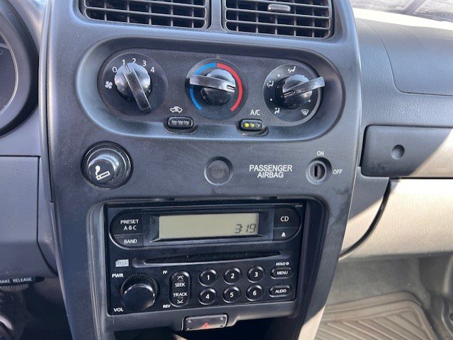 2003 Nissan Frontier XE photo