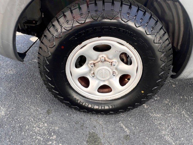 2003 Nissan Frontier XE photo
