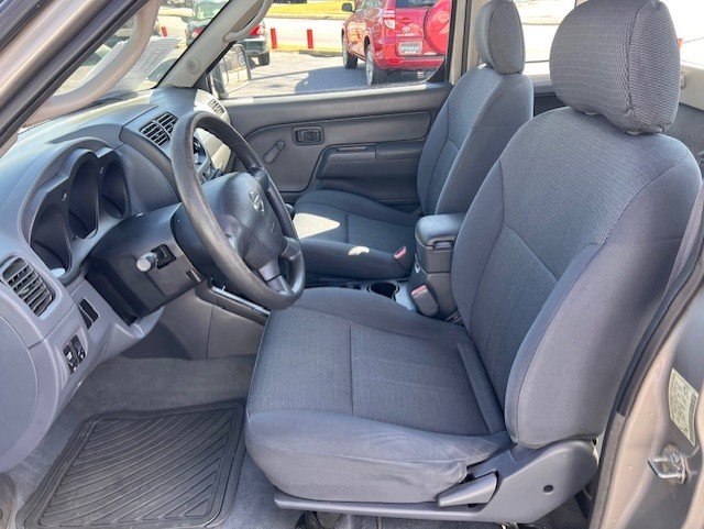 2003 Nissan Frontier XE photo