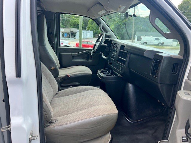 2017 GMC G2500 Vans - $9,999