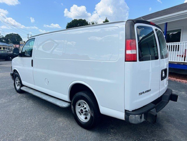2017 GMC G2500 Vans - $9,999