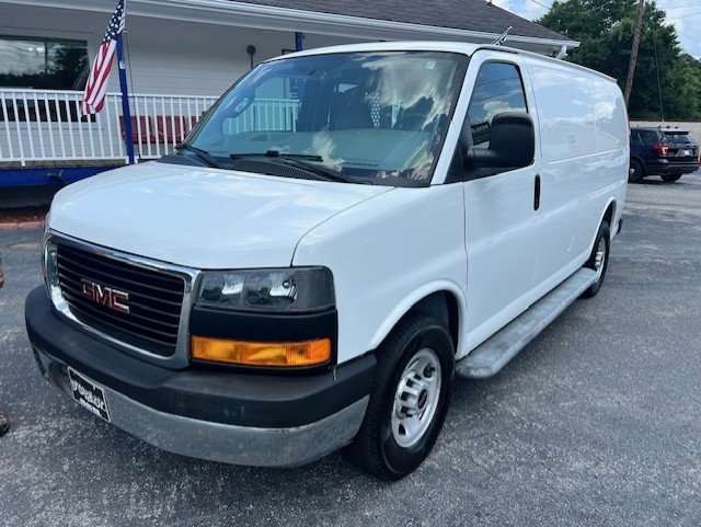 2017 GMC G2500 Vans - $9,999