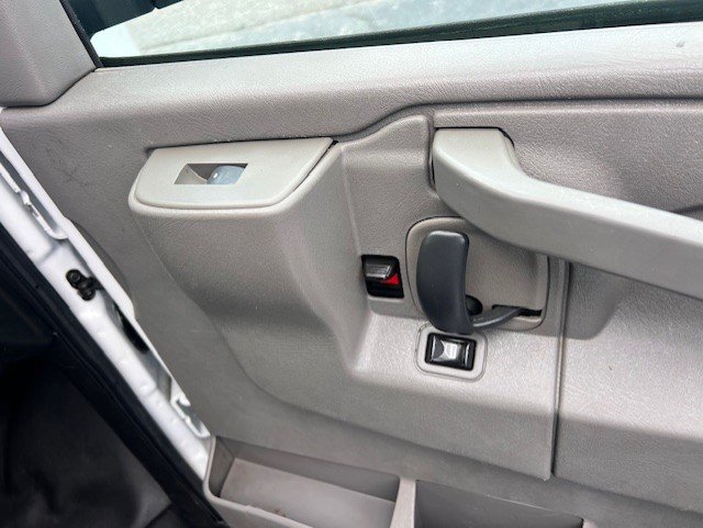 2017 GMC G2500 Vans - $9,999