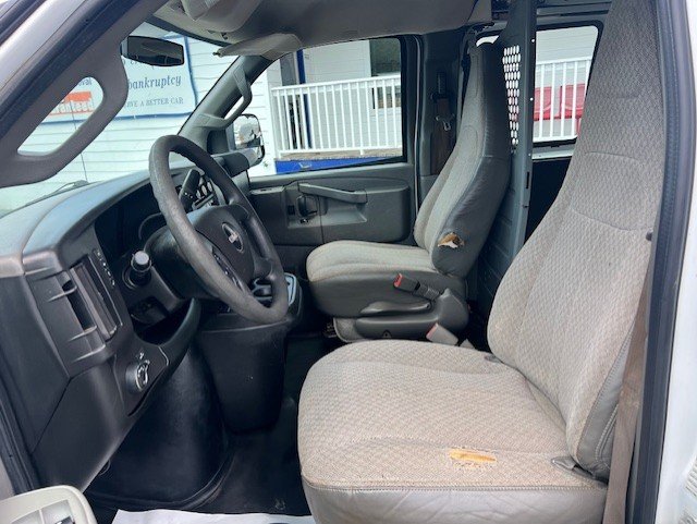 2017 GMC G2500 Vans - $9,999
