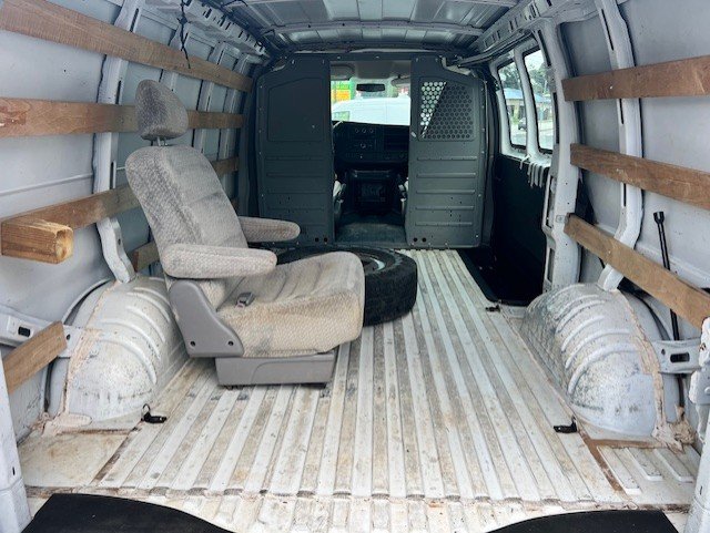 2017 GMC G2500 Vans - $9,999