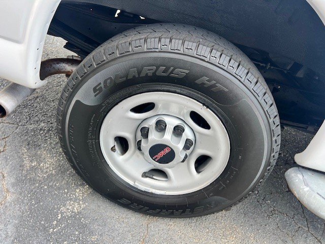 2017 GMC G2500 Vans - $9,999