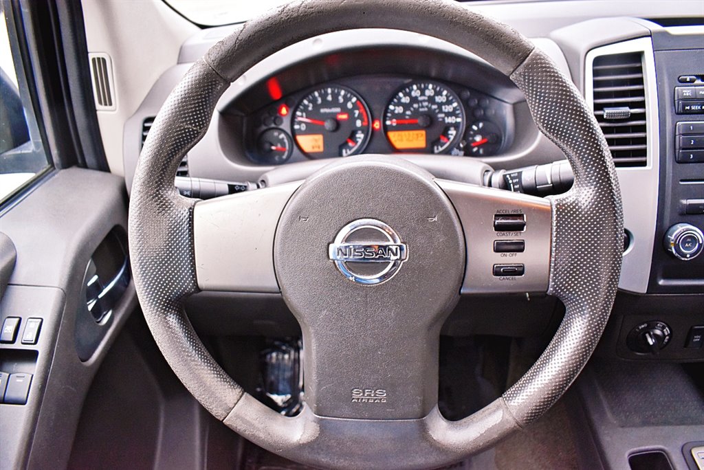 2010 Nissan Frontier SE V6 photo
