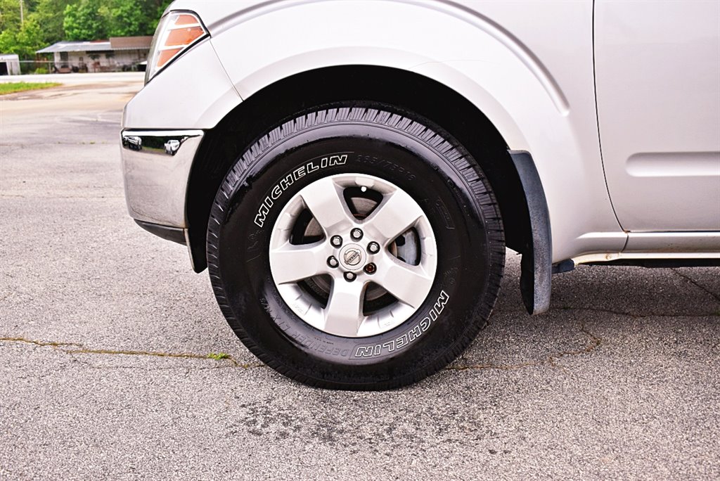 2010 Nissan Frontier SE V6 photo