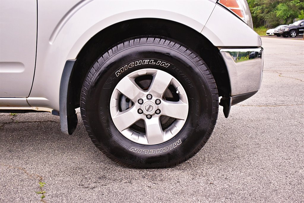 2010 Nissan Frontier SE V6 photo