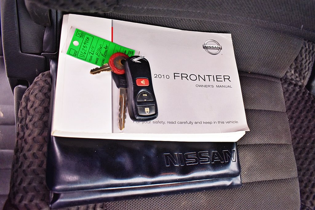2010 Nissan Frontier SE V6 photo