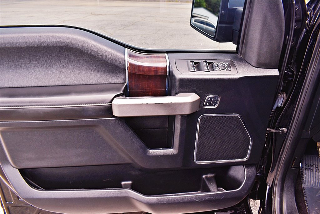 2017 Ford F150 Platinum photo