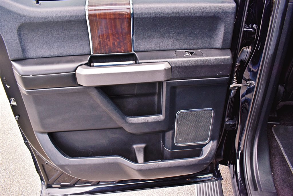 2017 Ford F150 Platinum photo