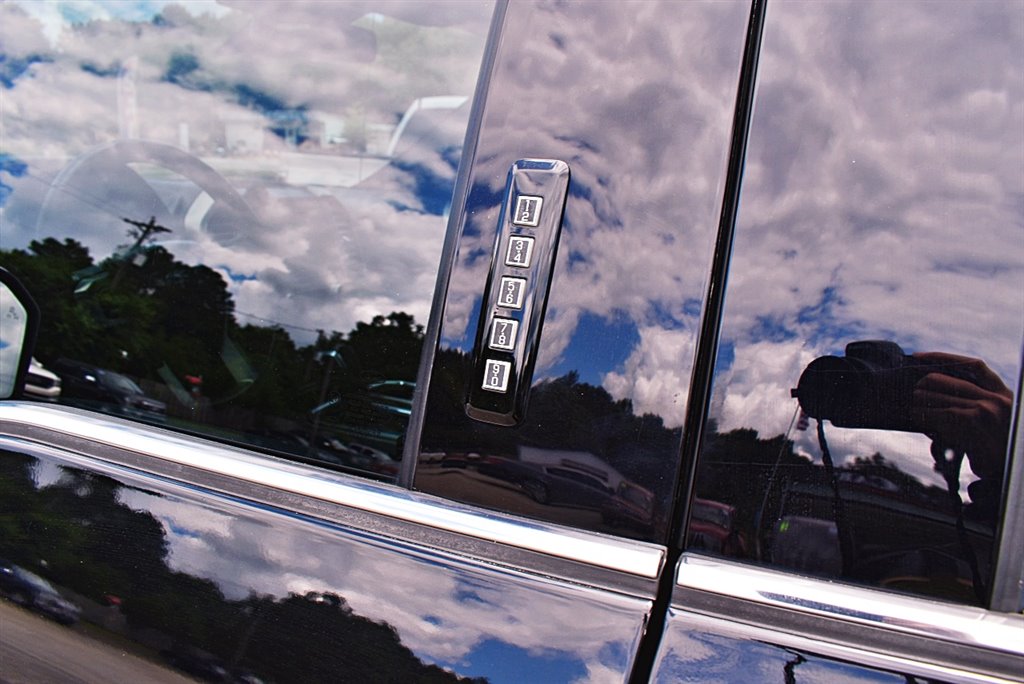 2017 Ford F150 Platinum photo