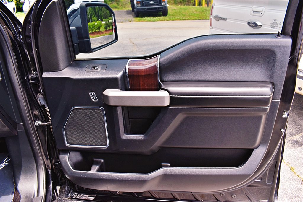 2017 Ford F150 Platinum photo
