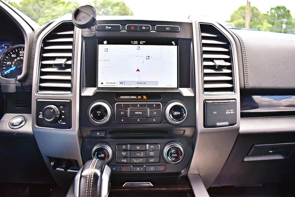 2017 Ford F150 Platinum photo