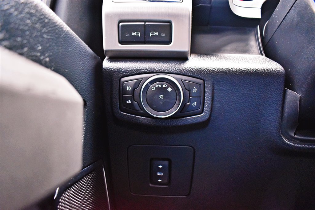 2017 Ford F150 Platinum photo