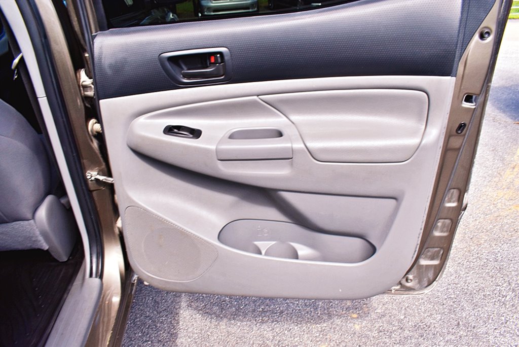 2014 Toyota Tacoma V6 photo