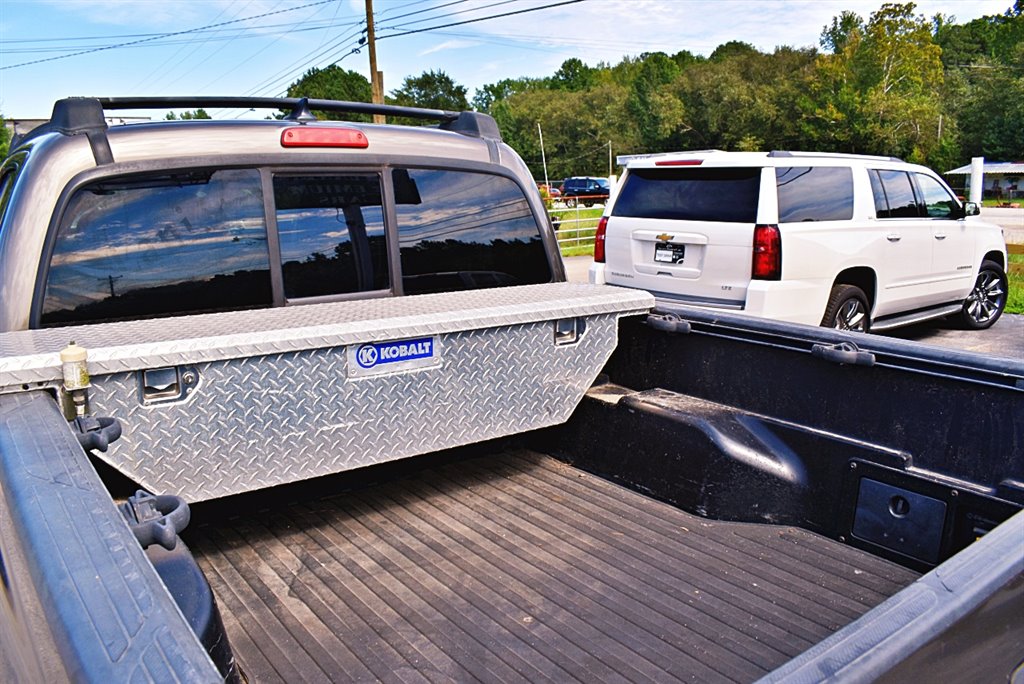 2014 Toyota Tacoma V6 photo