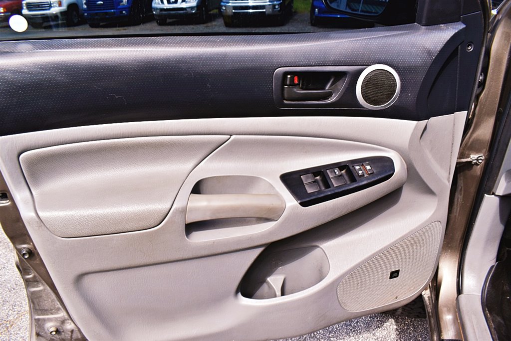 2014 Toyota Tacoma V6 photo