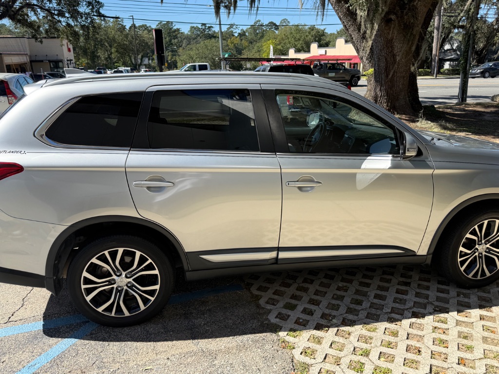 2018 Mitsubishi Outlander - $11,999