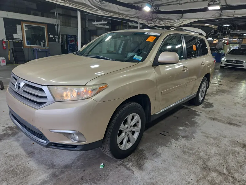 2012 Toyota Highlander - $11,999