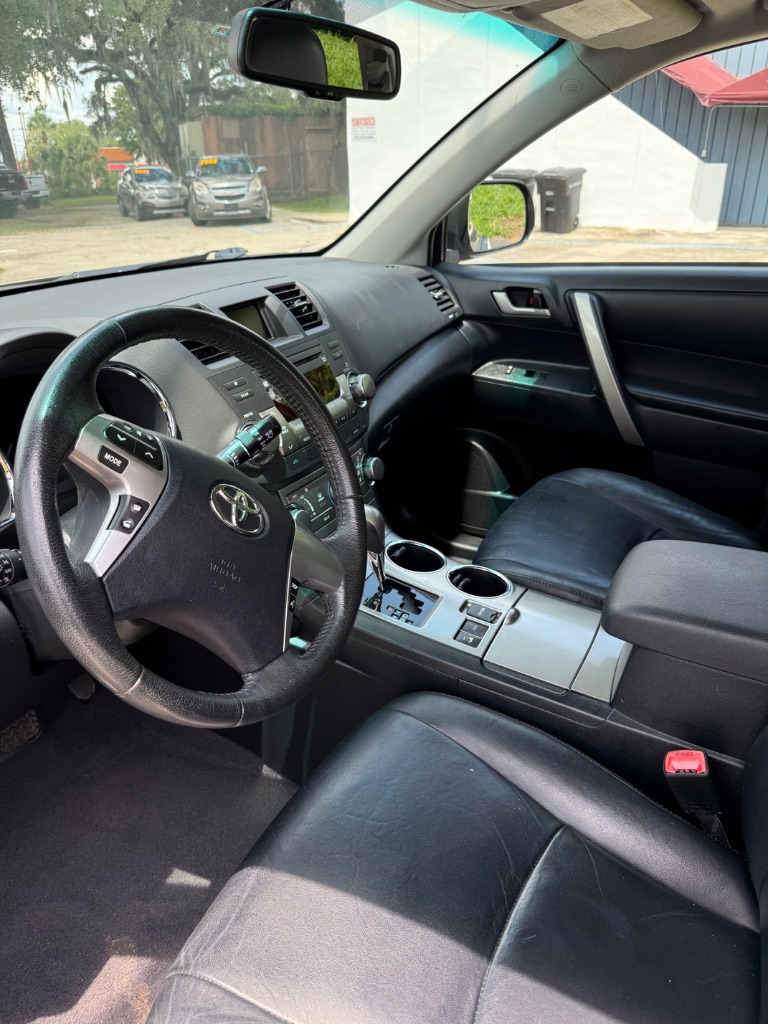 2012 Toyota Highlander - $11,999
