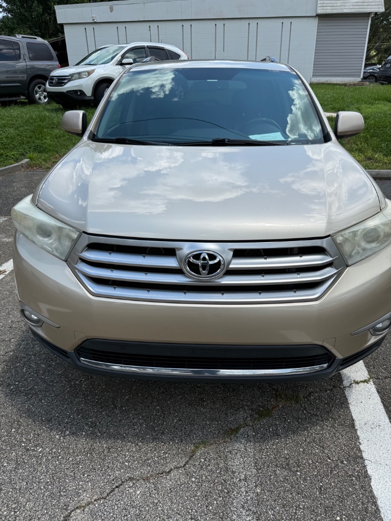 2012 Toyota Highlander - $11,999
