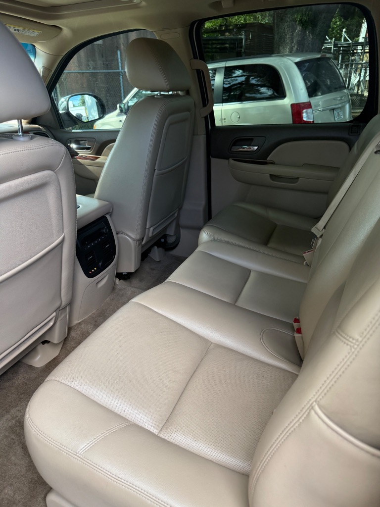 2010 Chevrolet Avalanche - $11,999