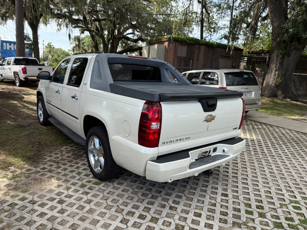 2010 Chevrolet Avalanche - $11,999